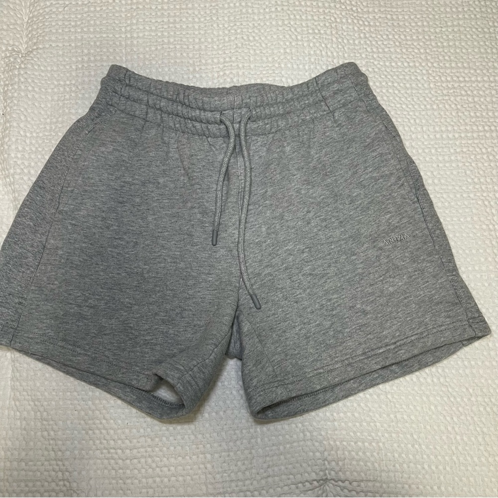 Aritzia Cozy Sweatfleece Boyfriend Mid-thigh Short - Heather Chrome
